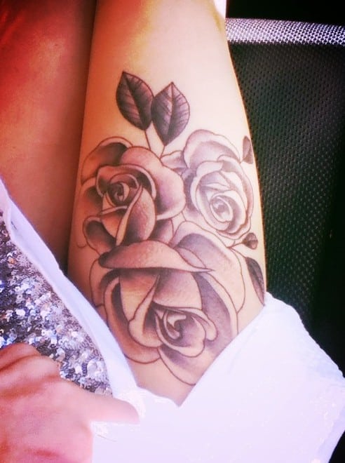 Rose-tattoo-on-thigh