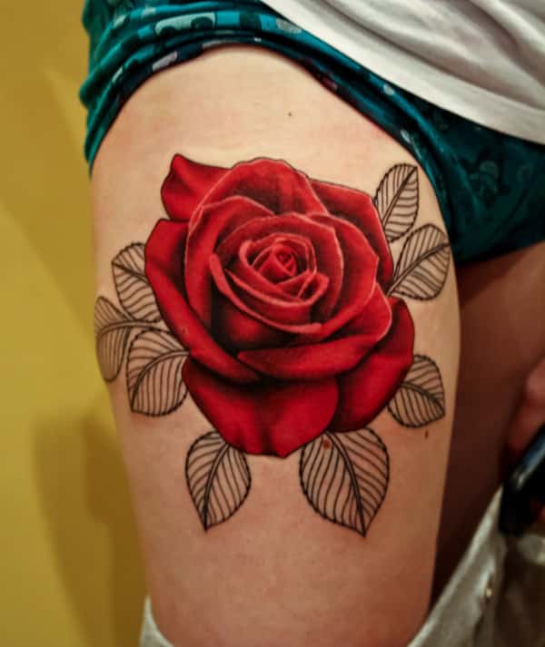 rose-thigh-tattoo