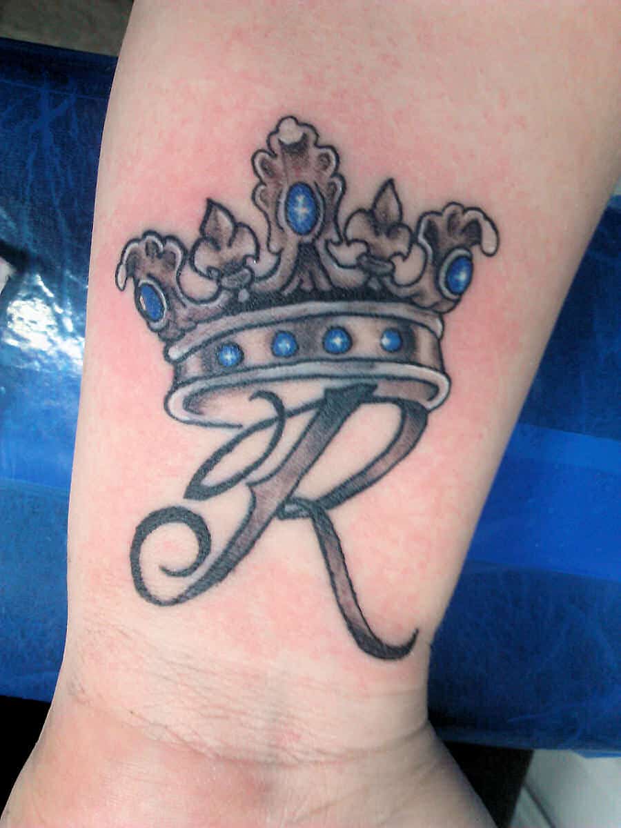 Crown-Tattoo-On-Wrist