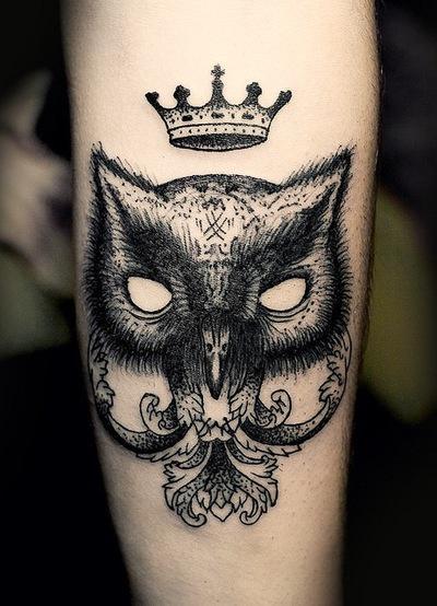 dark-owl-and-crown-tattoo